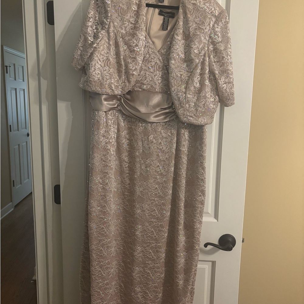 R&M Richards Cream Tan Puff Sleeve Gown